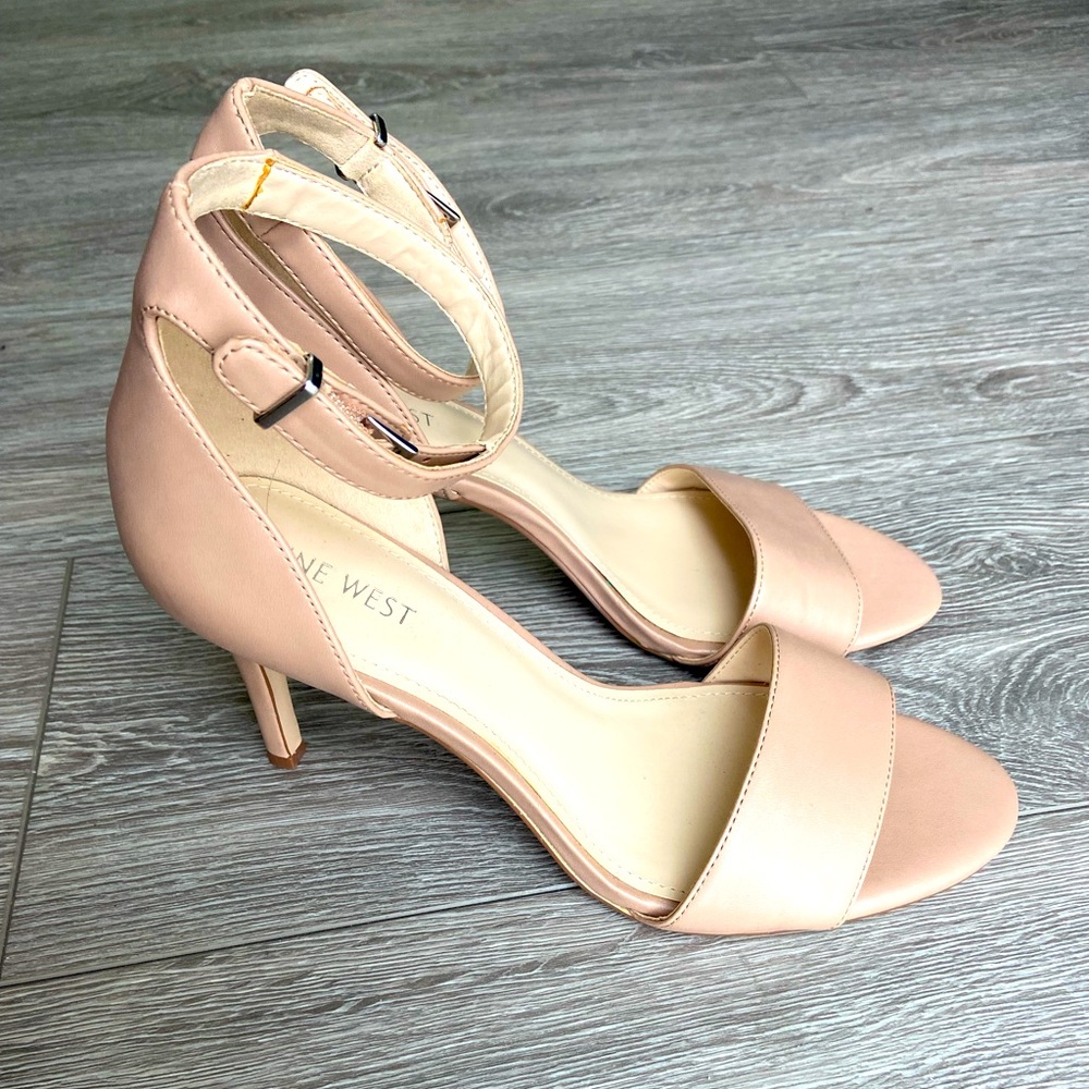 Nine West Nude Heels. Sz 9.5